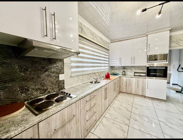 2 BEDROOM HOUSE FOR SALE IN VANDERBIJLPARK CE 5